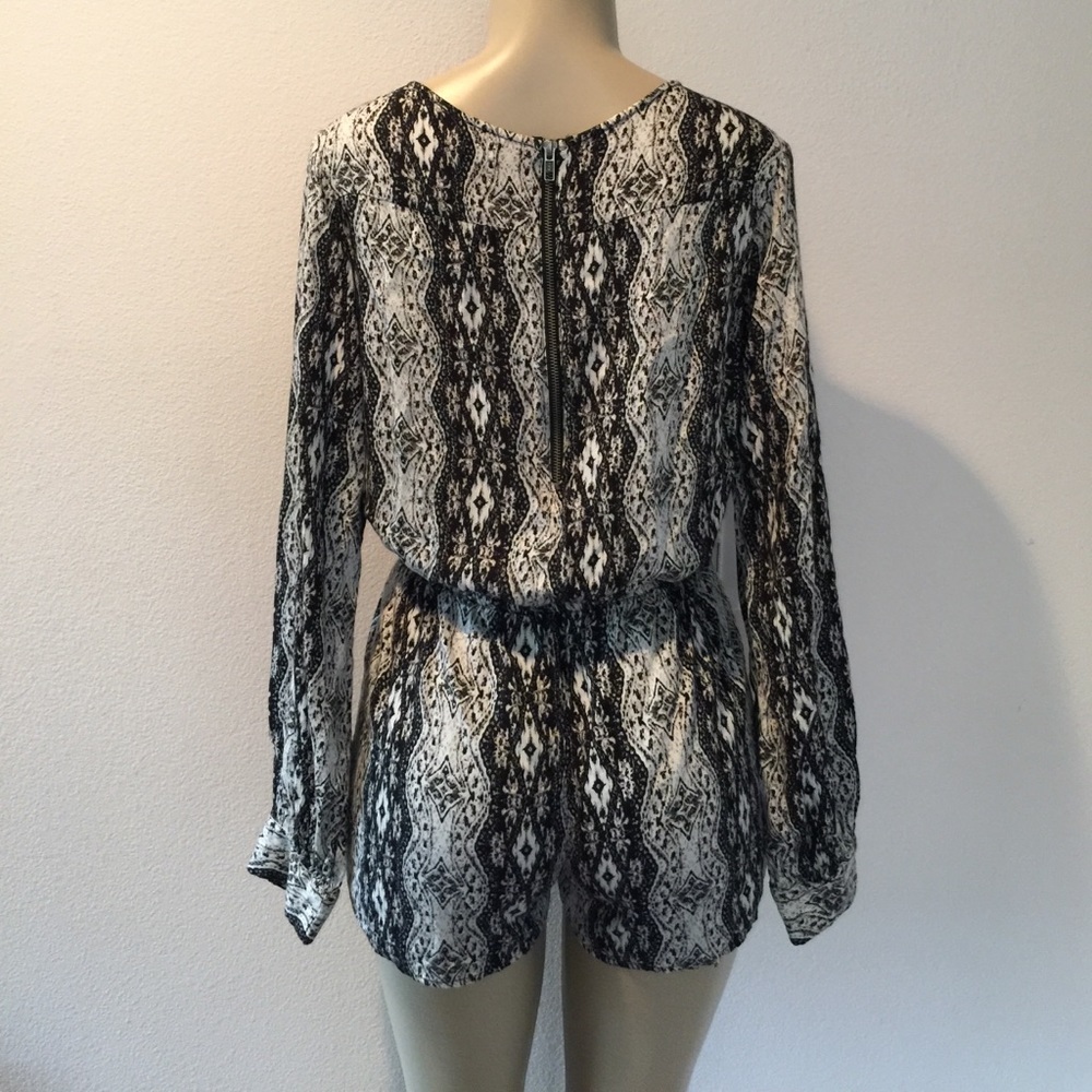 Volcom romper - Picture 2 of 8